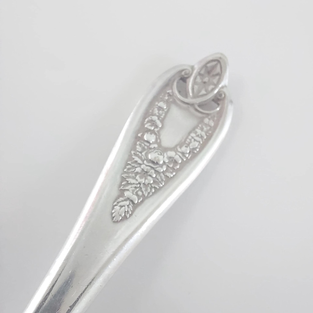 Rogers Bros XS Triple Silver Plate Cutlery Set: 12pc Antique Flatware